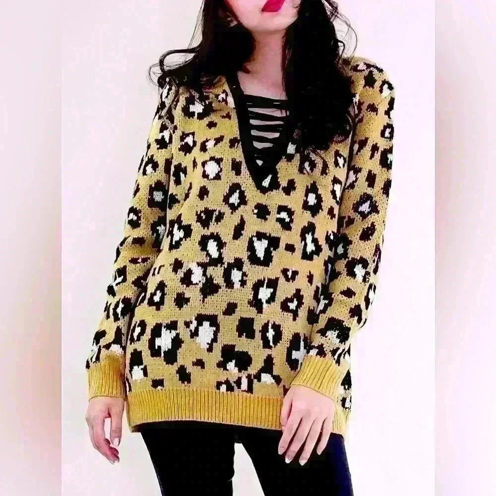 Women's Leopard Print Sweater (L20)